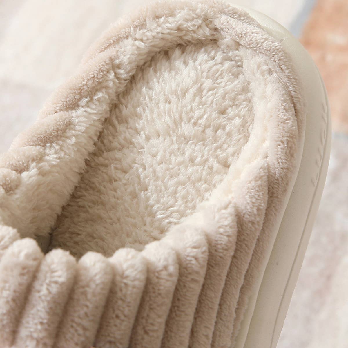 Checkered Fuzzy Warm Slippers – Cozy & Stylish_CWSHS0270