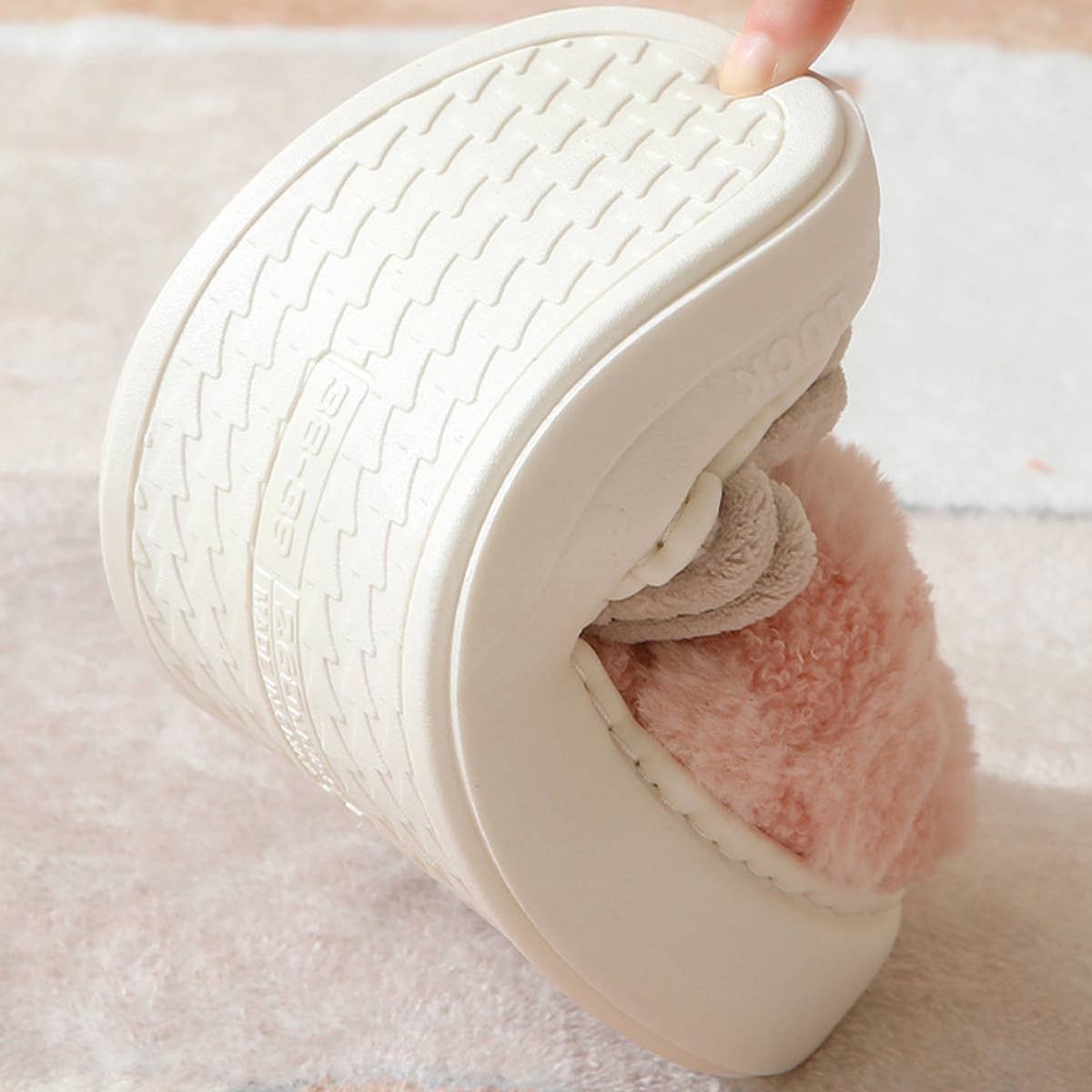 Checkered Fuzzy Warm Slippers – Cozy & Stylish_CWSHS0270