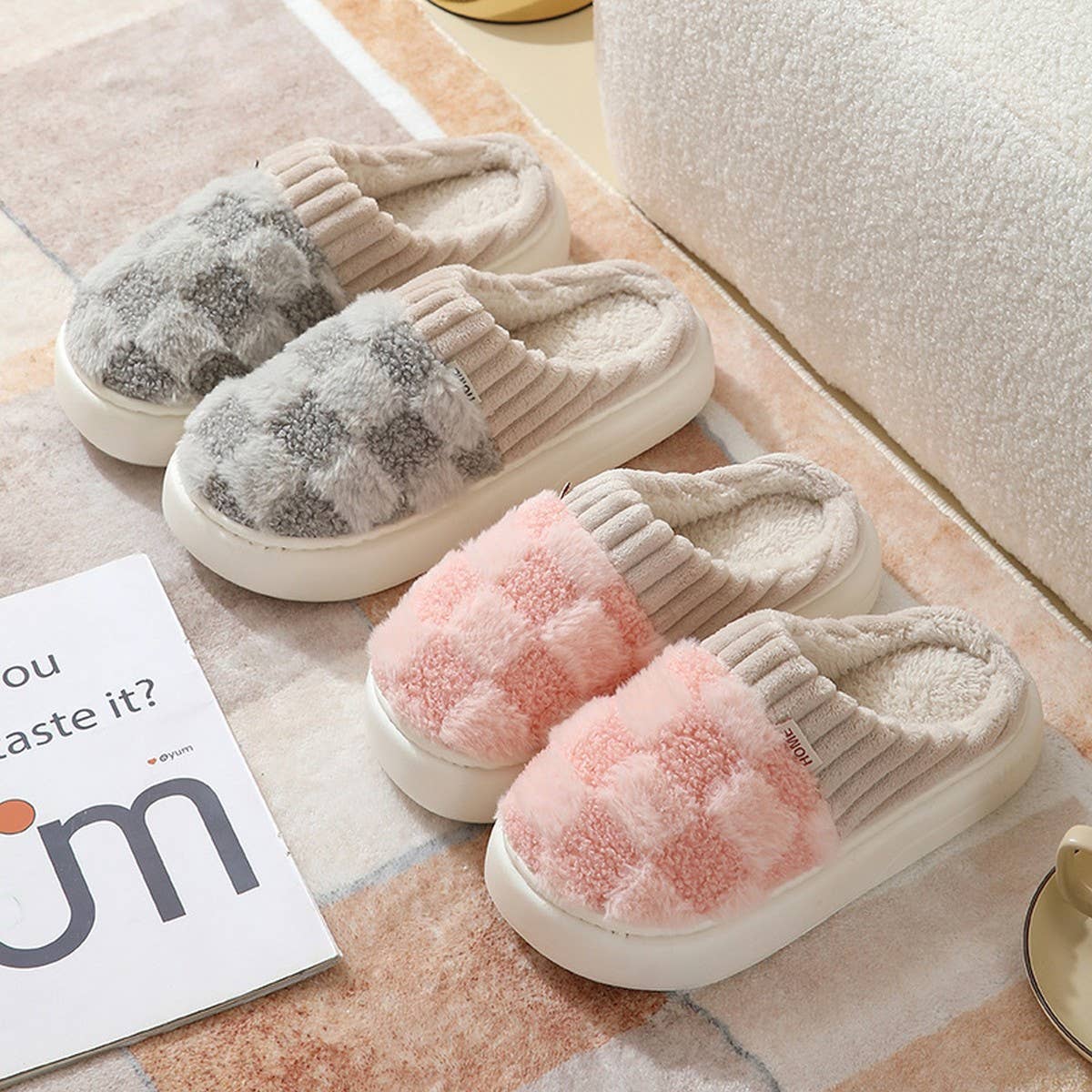 Checkered Fuzzy Warm Slippers – Cozy & Stylish_CWSHS0270